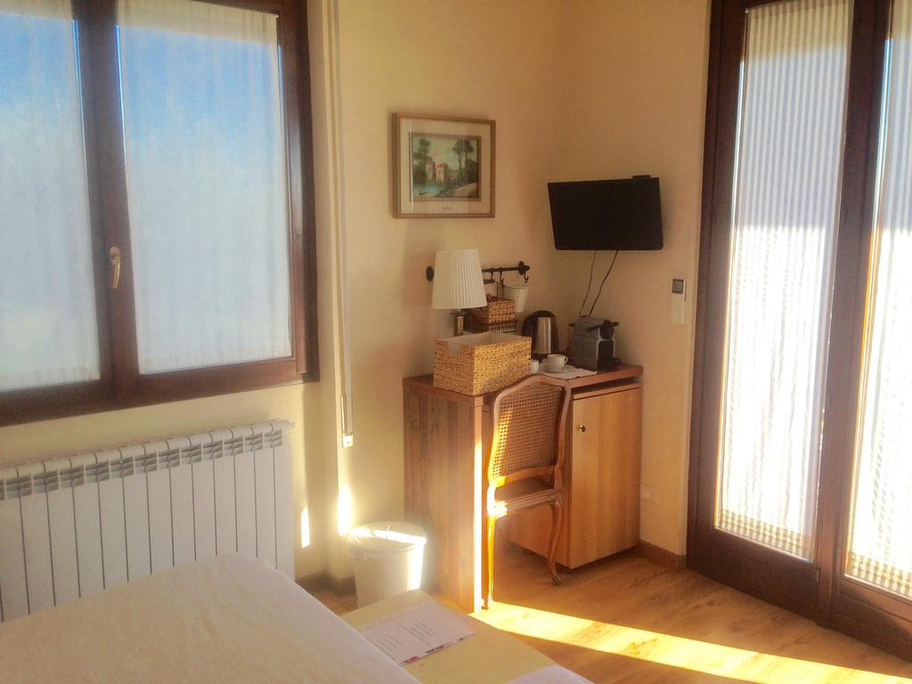 Dal Generale Hotel Moniga del Garda Ruang foto