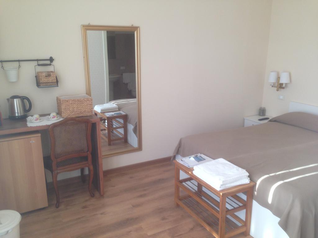Dal Generale Hotel Moniga del Garda Ruang foto