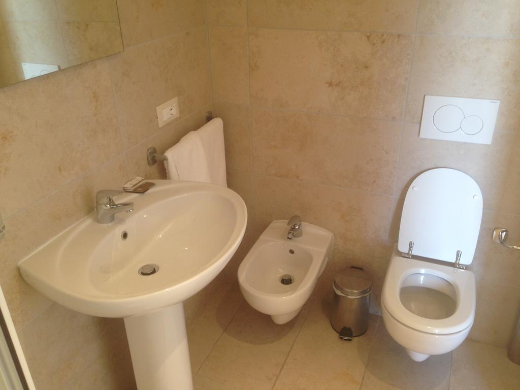 Dal Generale Hotel Moniga del Garda Bagian luar foto