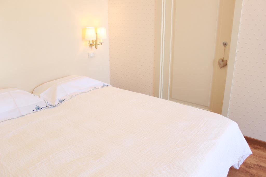 Dal Generale Hotel Moniga del Garda Bagian luar foto